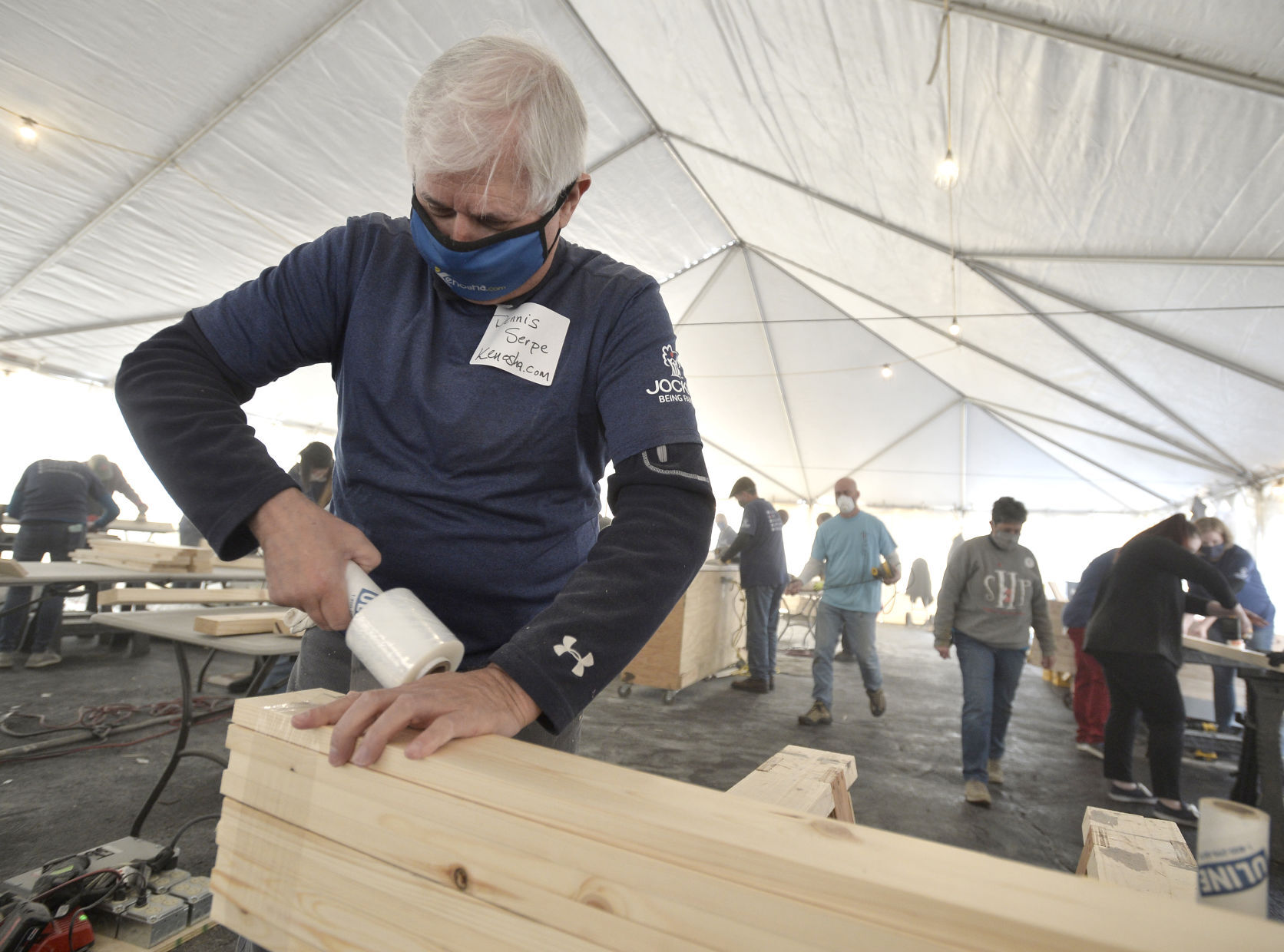 JOCKEY BUILDS BEDS